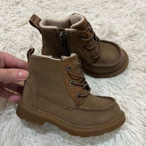 UGG Chelham Weather Toddler Boots - size 8